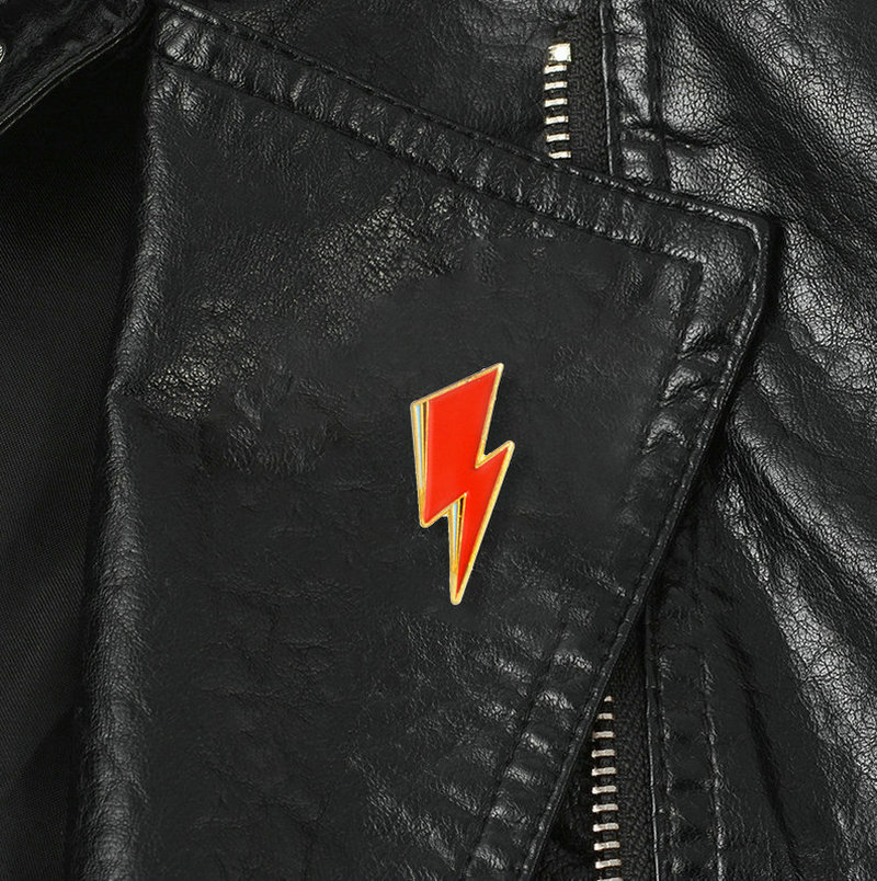 Aladdin Lightning Enamel Pin B - Women Fashion Icon recensie en prijs