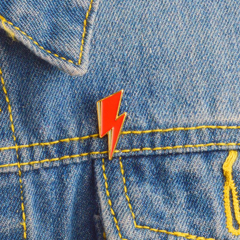 Aladdin Lightning Enamel Pin B - Women Fashion Icon recensie en prijs