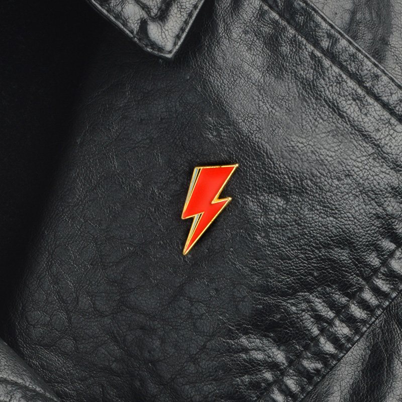 Aladdin Lightning Enamel Pin B - Women Fashion Icon recensie en prijs