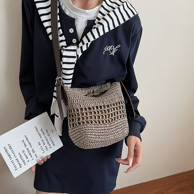 Small Woven Straw Bucket Bag L - Women'S Fashion Trends 2026 Spring Summer recensie en prijs